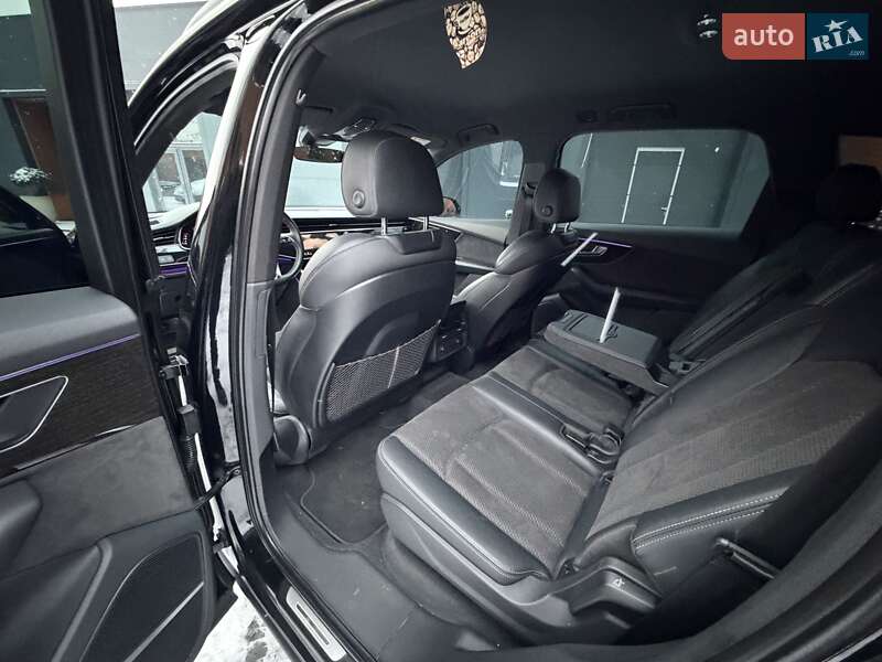 Внедорожник / Кроссовер Audi Q7 2021 в Киеве