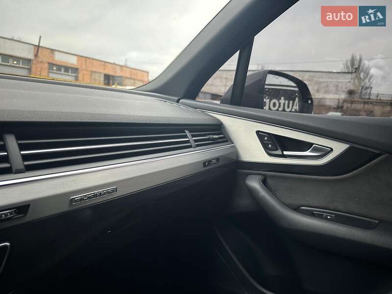 Внедорожник / Кроссовер Audi Q7 2017 в Запорожье