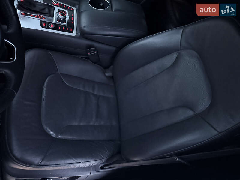 Внедорожник / Кроссовер Audi Q7 2013 в Дубно