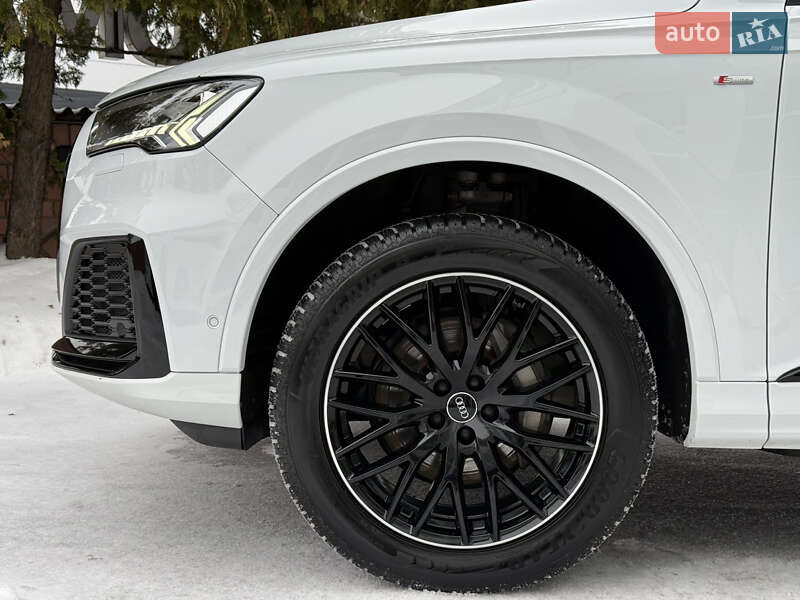 Внедорожник / Кроссовер Audi Q7 2020 в Киеве