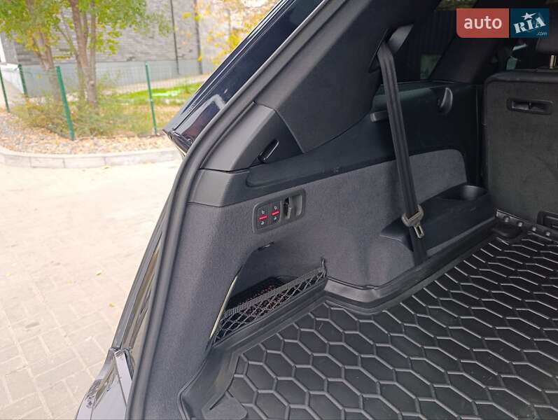 Внедорожник / Кроссовер Audi Q7 2018 в Днепре