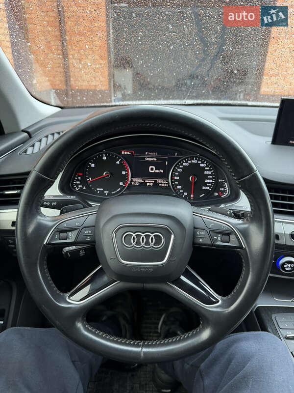 Внедорожник / Кроссовер Audi Q7 2017 в Павлограде