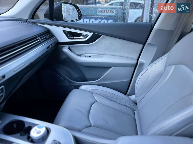 Внедорожник / Кроссовер Audi Q7 2017 в Тернополе