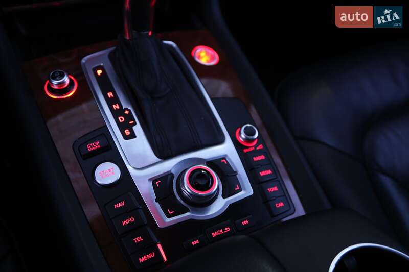 Внедорожник / Кроссовер Audi Q7 2015 в Киеве