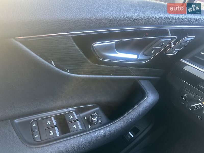 Внедорожник / Кроссовер Audi Q7 2017 в Чернигове