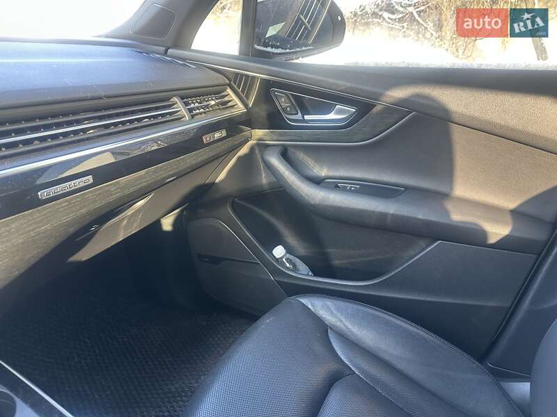 Внедорожник / Кроссовер Audi Q7 2017 в Чернигове