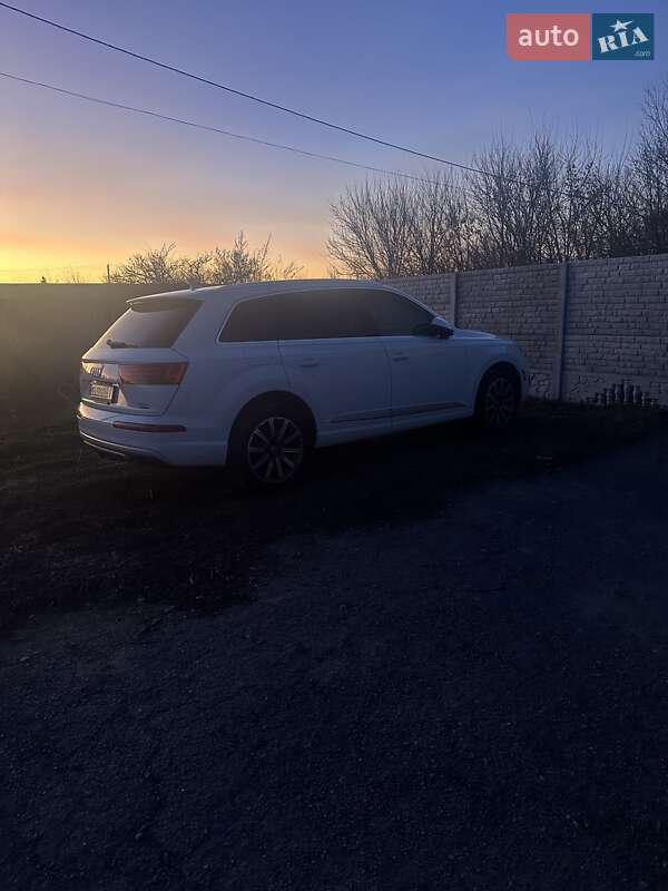 Внедорожник / Кроссовер Audi Q7 2017 в Чернигове