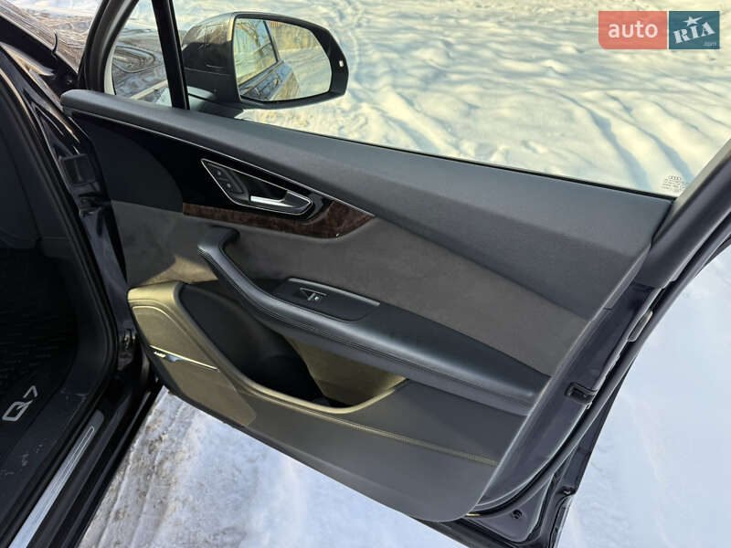 Внедорожник / Кроссовер Audi Q7 2018 в Чернигове