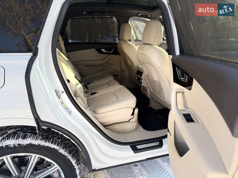 Внедорожник / Кроссовер Audi Q7 2017 в Каменском