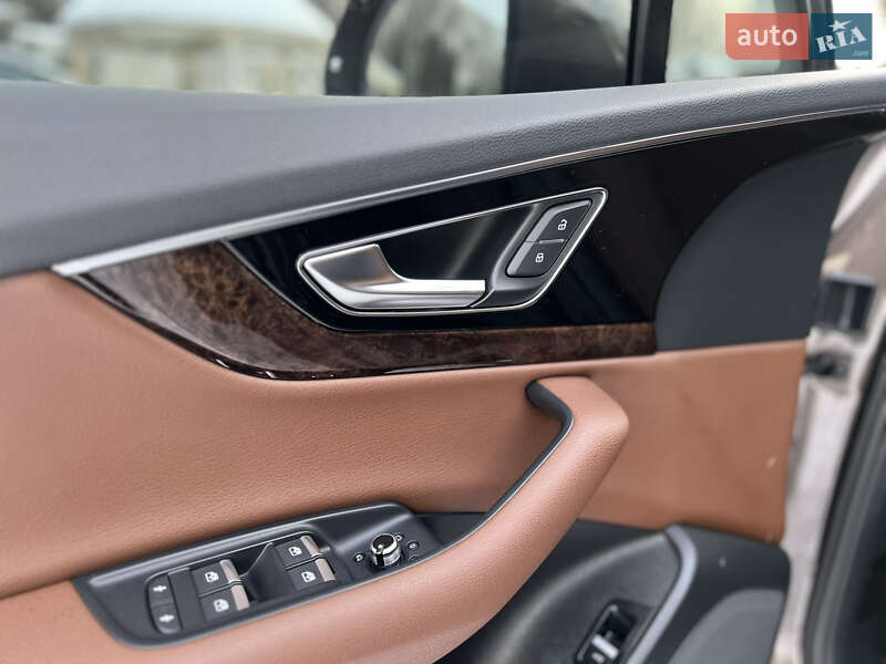 Внедорожник / Кроссовер Audi Q7 2015 в Хмельницком