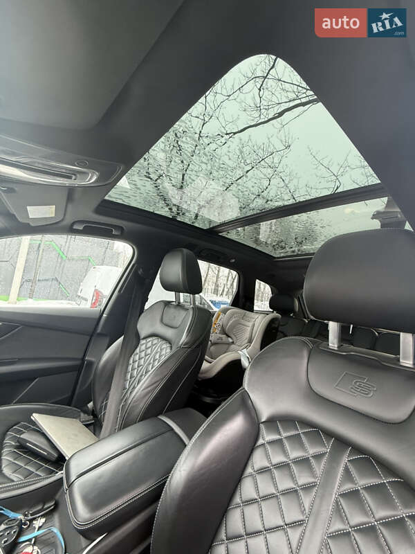 Внедорожник / Кроссовер Audi Q7 2017 в Костополе