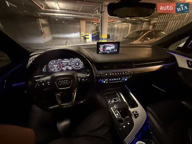 Внедорожник / Кроссовер Audi Q7 2017 в Костополе