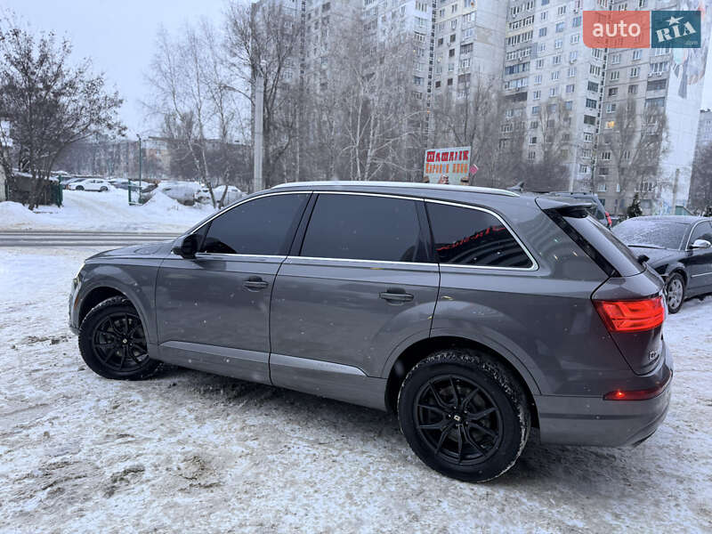 Внедорожник / Кроссовер Audi Q7 2017 в Харькове