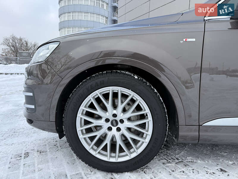 Внедорожник / Кроссовер Audi Q7 2017 в Харькове