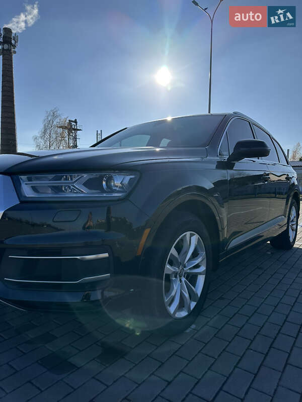 Внедорожник / Кроссовер Audi Q7 2017 в Нововолынске