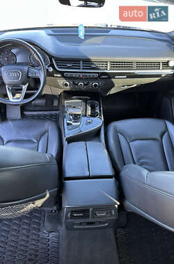 Внедорожник / Кроссовер Audi Q7 2017 в Нововолынске