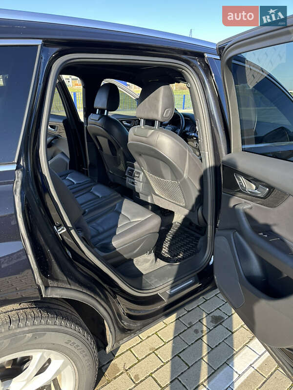 Внедорожник / Кроссовер Audi Q7 2017 в Нововолынске