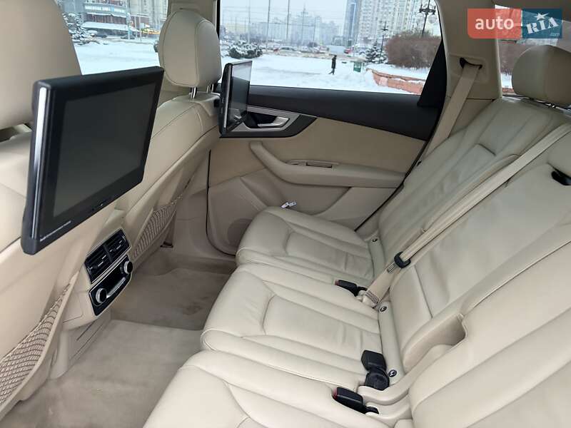 Внедорожник / Кроссовер Audi Q7 2016 в Киеве