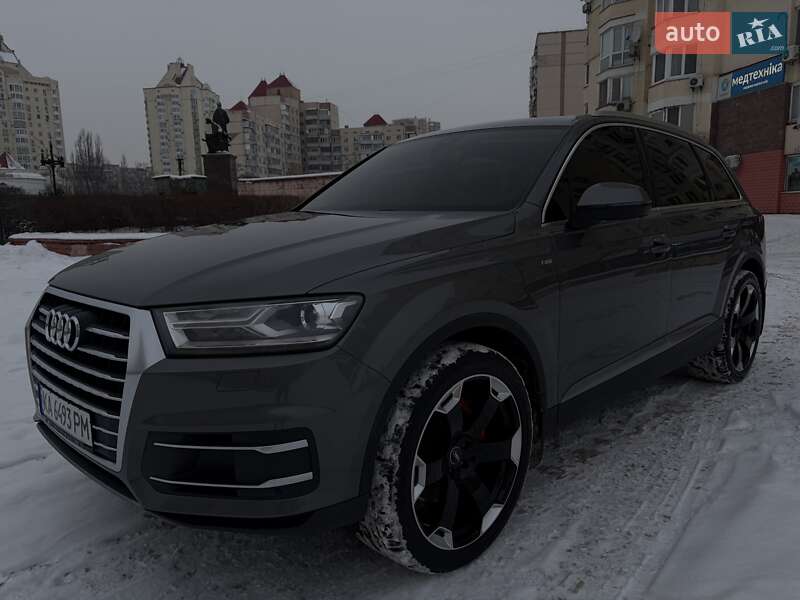 Внедорожник / Кроссовер Audi Q7 2016 в Киеве