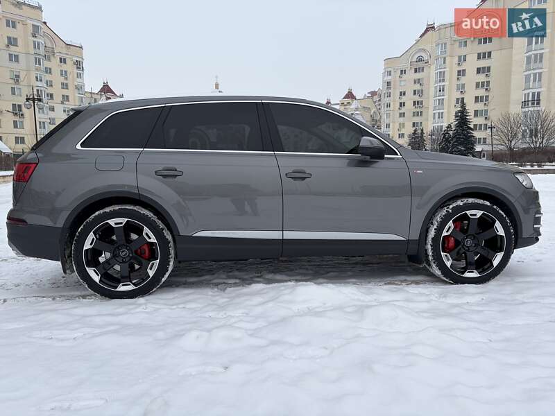Внедорожник / Кроссовер Audi Q7 2016 в Киеве