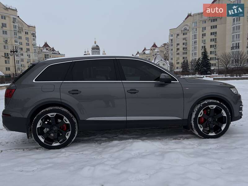 Внедорожник / Кроссовер Audi Q7 2016 в Киеве