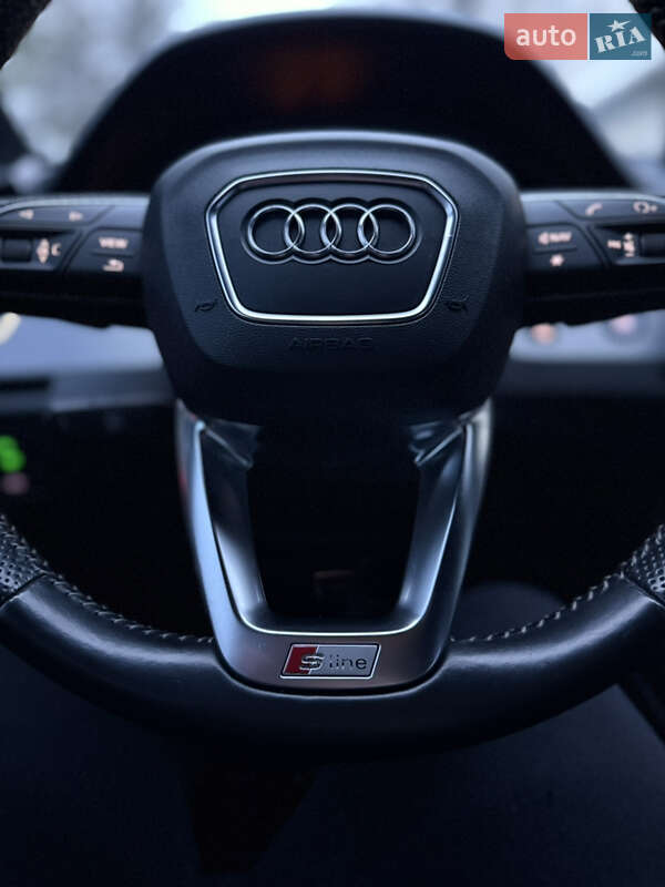 Внедорожник / Кроссовер Audi Q7 2016 в Новояворовске