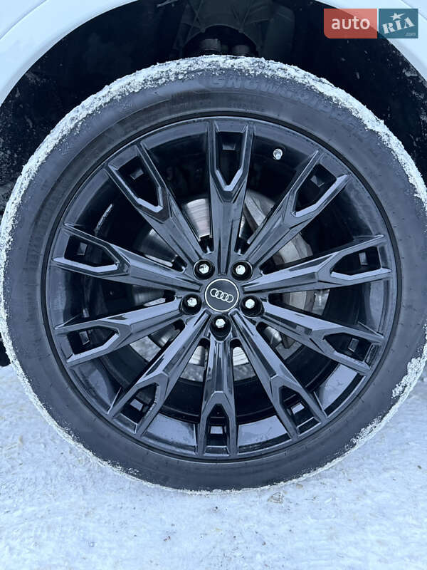 Внедорожник / Кроссовер Audi Q7 2016 в Новояворовске