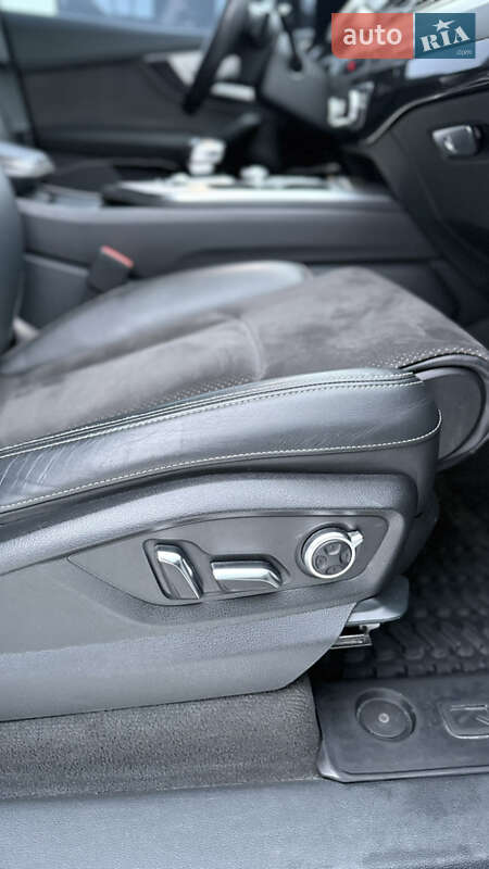 Внедорожник / Кроссовер Audi Q7 2016 в Новояворовске