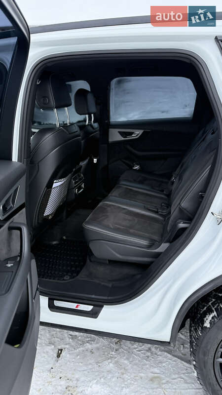 Внедорожник / Кроссовер Audi Q7 2016 в Новояворовске