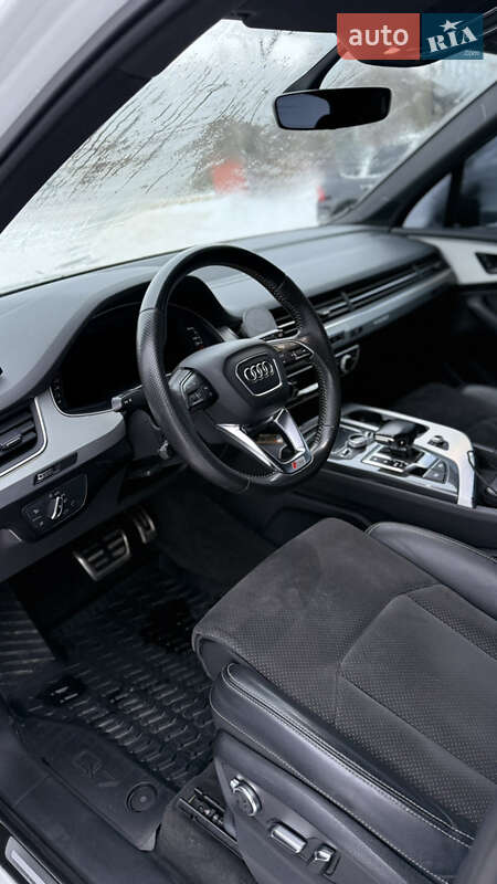 Внедорожник / Кроссовер Audi Q7 2016 в Новояворовске