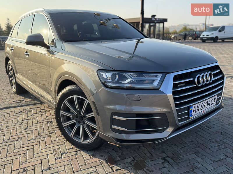 Внедорожник / Кроссовер Audi Q7 2015 в Краснограде