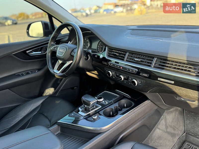 Внедорожник / Кроссовер Audi Q7 2015 в Краснограде