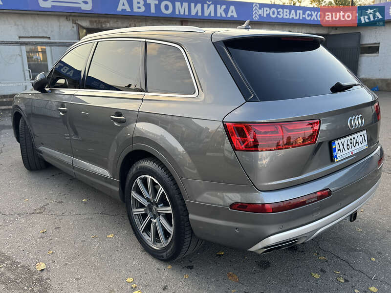 Внедорожник / Кроссовер Audi Q7 2015 в Краснограде
