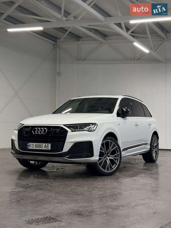 Внедорожник / Кроссовер Audi Q7 2021 в Ильнице