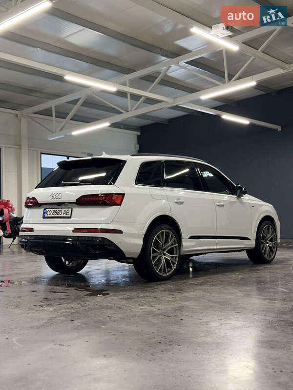 Внедорожник / Кроссовер Audi Q7 2021 в Ильнице