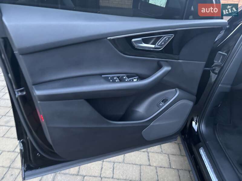 Внедорожник / Кроссовер Audi Q7 2017 в Барановке