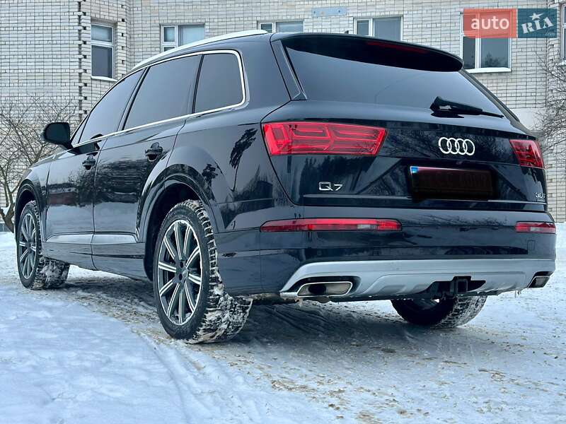 Внедорожник / Кроссовер Audi Q7 2017 в Нетешине