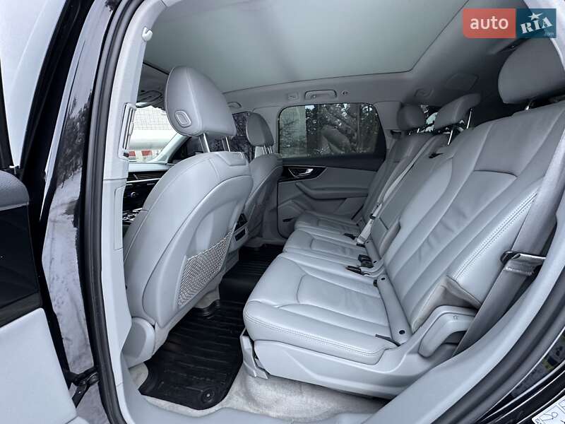 Внедорожник / Кроссовер Audi Q7 2017 в Нетешине