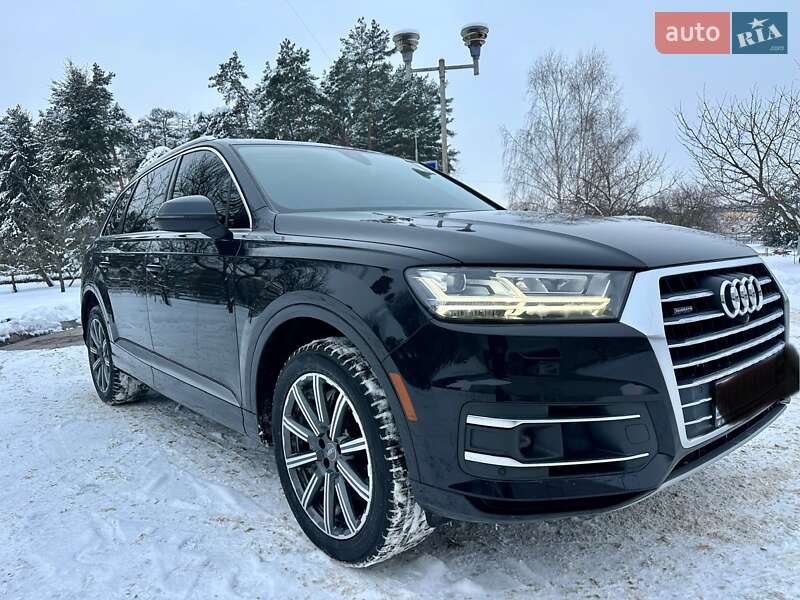 Внедорожник / Кроссовер Audi Q7 2017 в Нетешине
