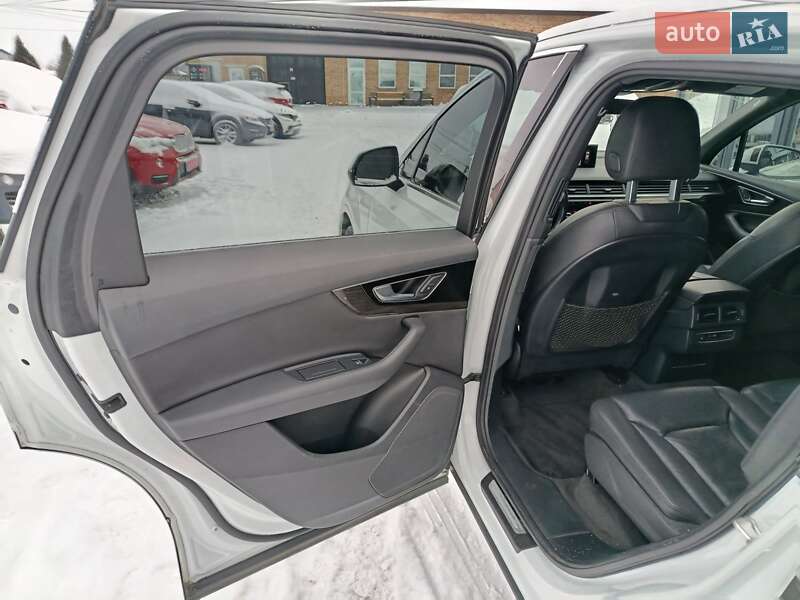 Внедорожник / Кроссовер Audi Q7 2017 в Луцке