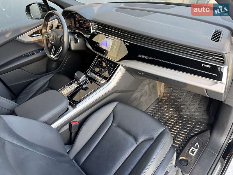 Позашляховик / Кросовер Audi Q7 2020 в Луцьку
