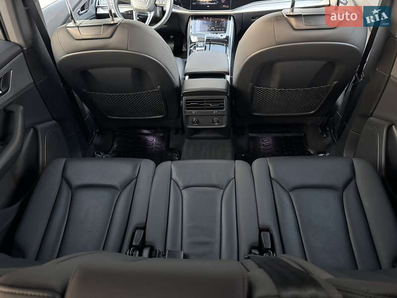 Позашляховик / Кросовер Audi Q7 2020 в Луцьку