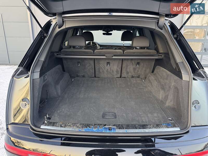 Позашляховик / Кросовер Audi Q7 2020 в Луцьку