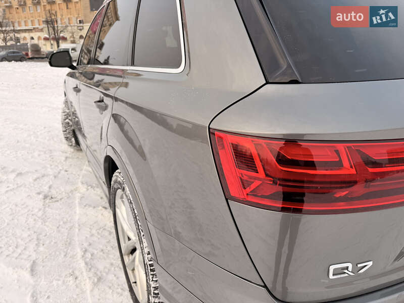Внедорожник / Кроссовер Audi Q7 2017 в Харькове
