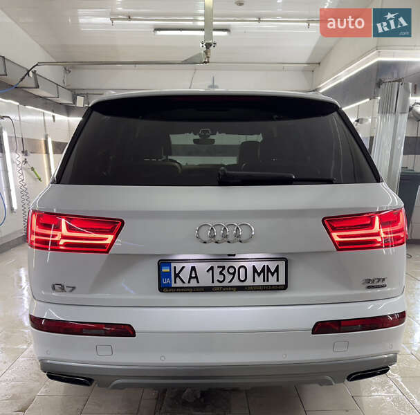 Внедорожник / Кроссовер Audi Q7 2016 в Киеве