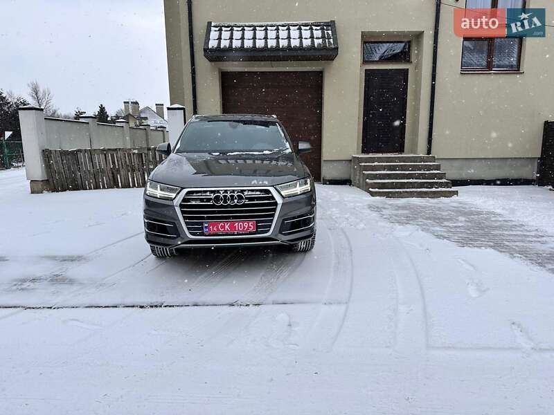 Внедорожник / Кроссовер Audi Q7 2017 в Стрые