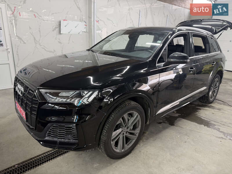 Внедорожник / Кроссовер Audi Q7 2020 в Новояворовске