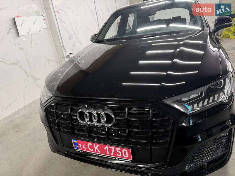Внедорожник / Кроссовер Audi Q7 2020 в Новояворовске