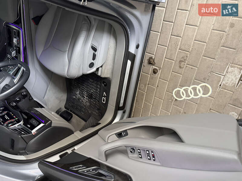 Внедорожник / Кроссовер Audi Q7 2022 в Киеве