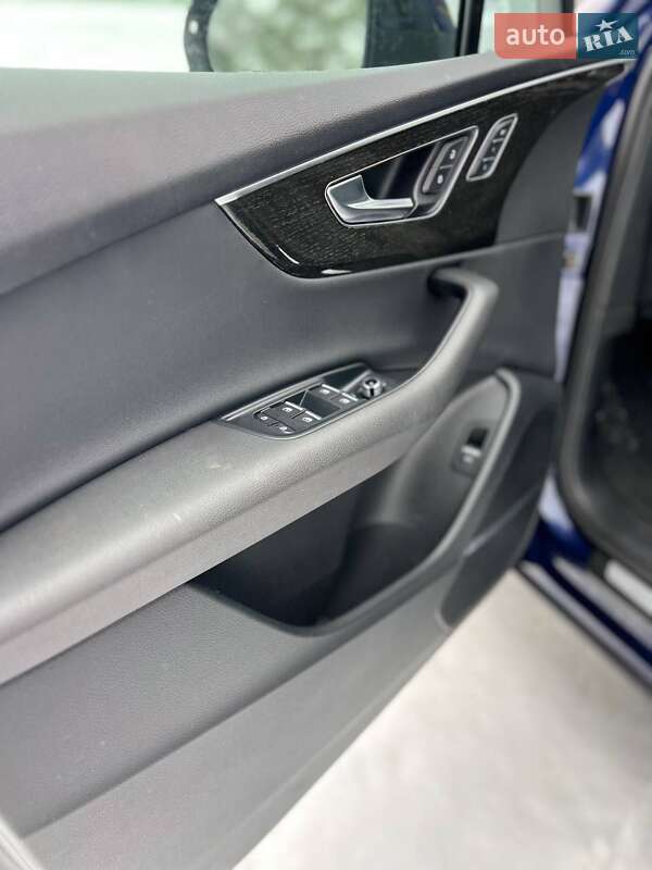 Внедорожник / Кроссовер Audi Q7 2022 в Новояворовске